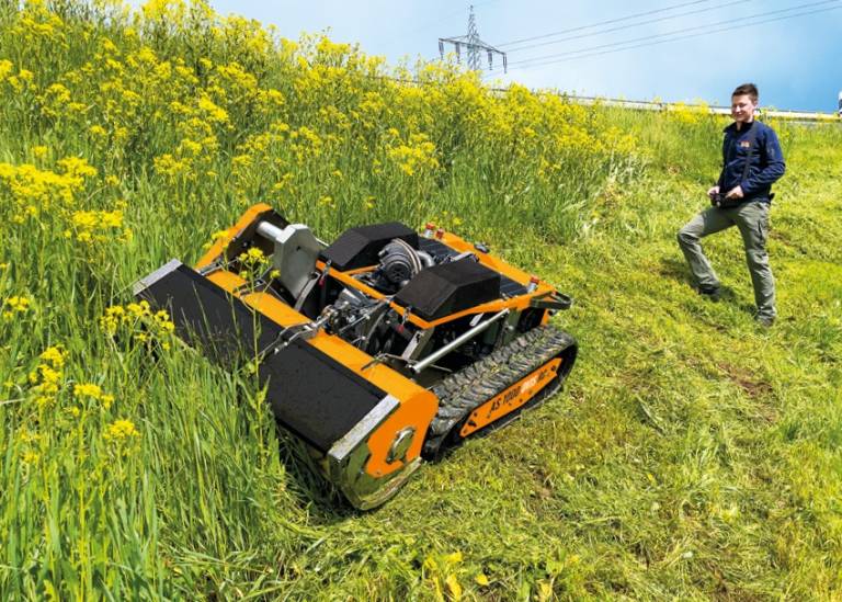 AS-Motor_1000_Ovis_RC_Ferngesteuerte_Raupe_Schlegelmaeher_4-768x549